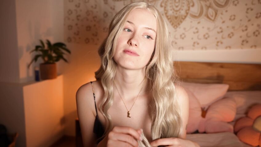 Emily ASMR - Is Your GF a Little TOO Obsessed¿ ASMR Roleplay