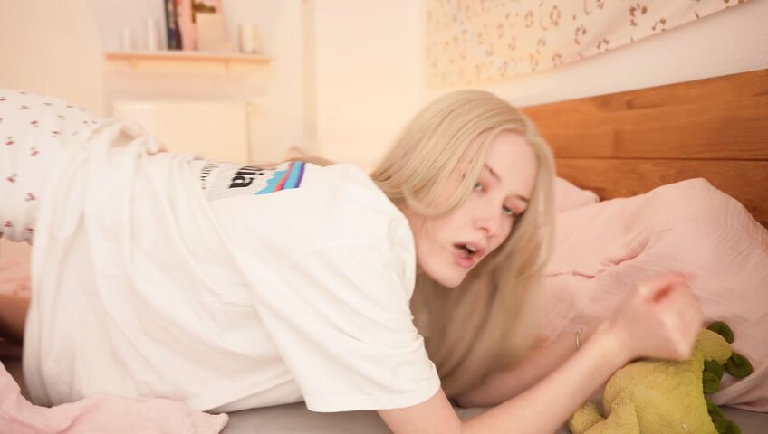 Emily ASMR - Wake Up With Me ASMR Roleplay