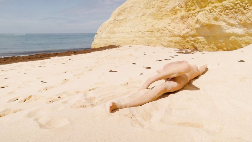 Anna Ralphs - Sexy Beach Shoot