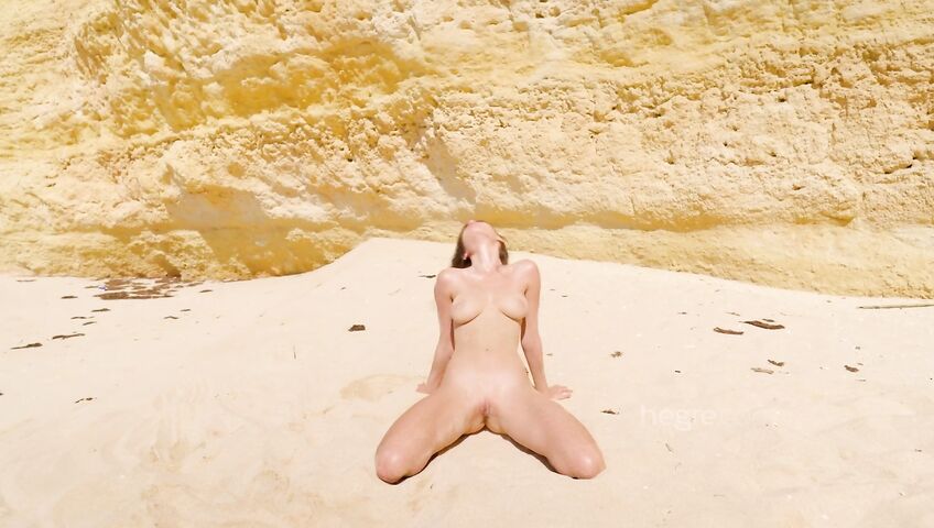 Anna Ralphs - Sexy Beach Shoot