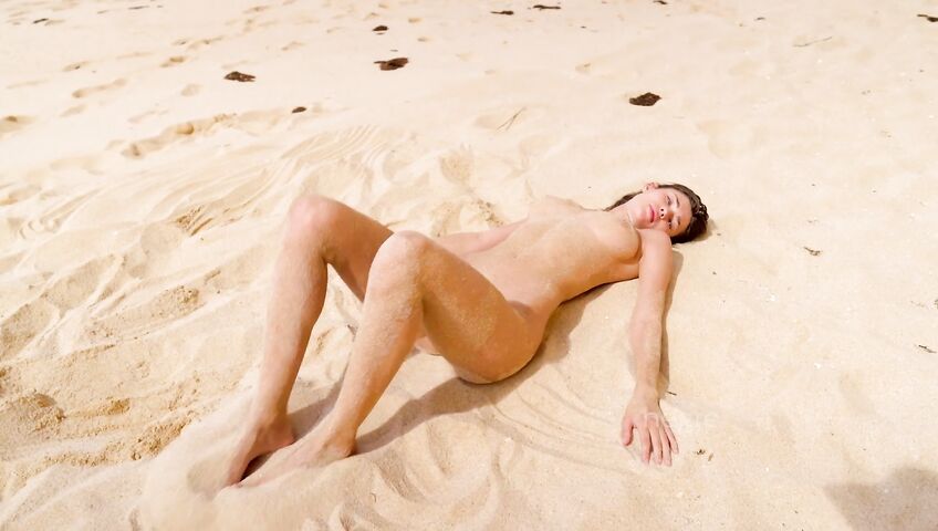 Anna Ralphs - Sexy Beach Shoot