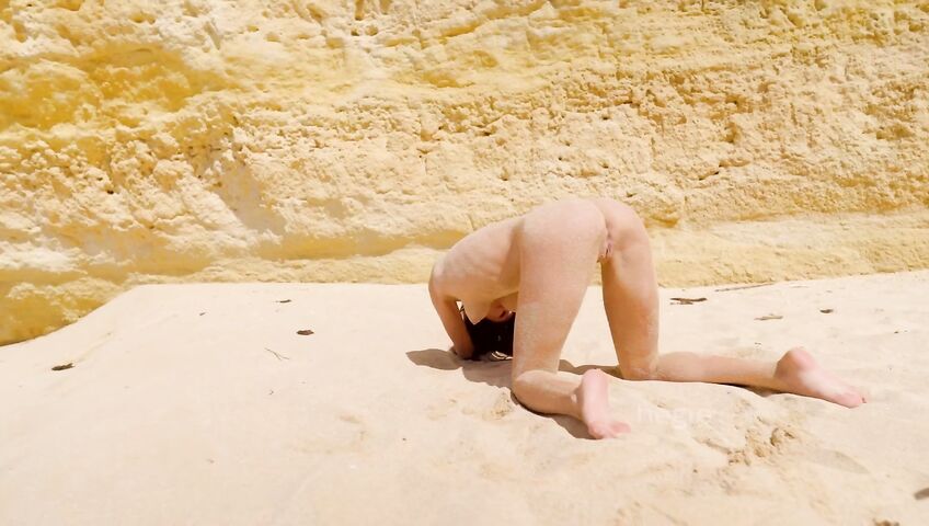 Anna Ralphs - Sexy Beach Shoot