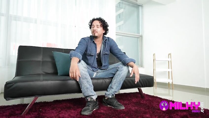 Kari Love - El youtuber Luisito Tefornica hace un unboxing del gran culo de Kari Love… Terrible dato perturbador!