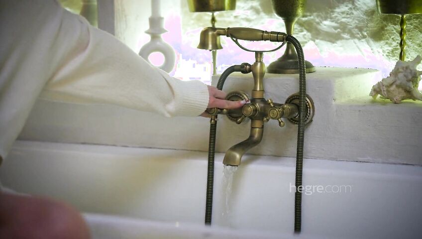 Valeriia - Erotic Bathing Rituals in HD