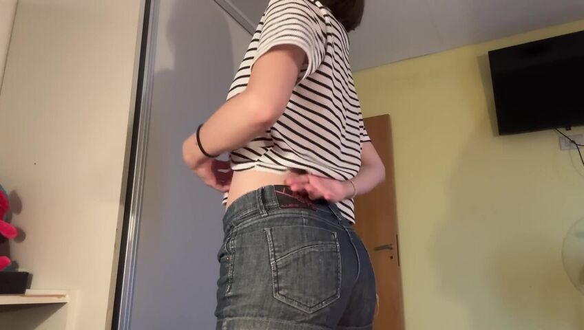 Tinglebay - lofi ASMR shorts scratching