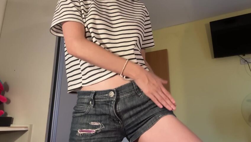 Tinglebay - lofi ASMR shorts scratching