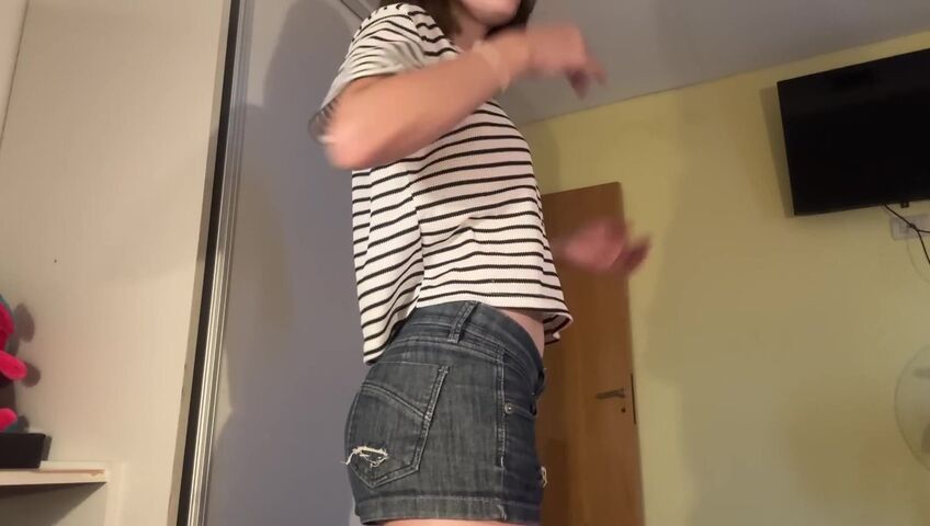 Tinglebay - lofi ASMR shorts scratching