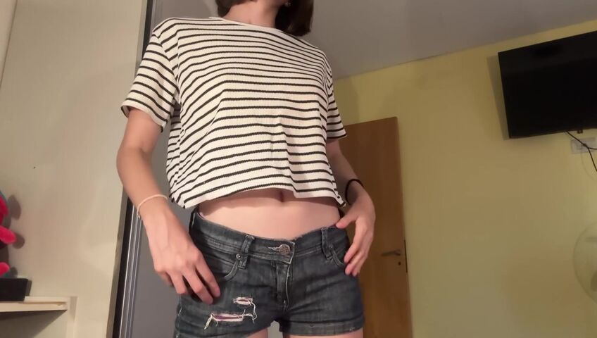 Tinglebay - lofi ASMR shorts scratching