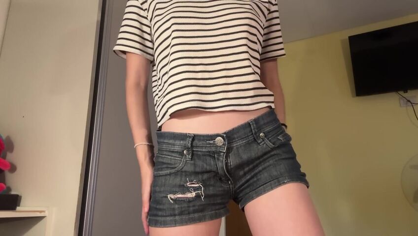 Tinglebay - lofi ASMR shorts scratching