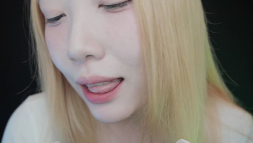 DOOBOO ASMR - 15 March 2026 - ASMR Ultra-Close Trigger Assortment (Mouth Sounds, Hand Movements, Fish Tank, Licking, Spit Painting, Goodnight)