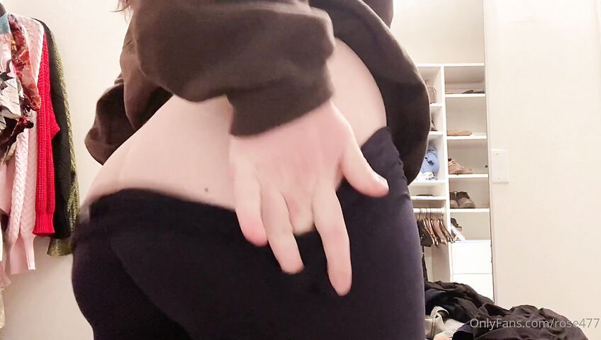 Rose ASMR - Showing off her hot bare naked ass