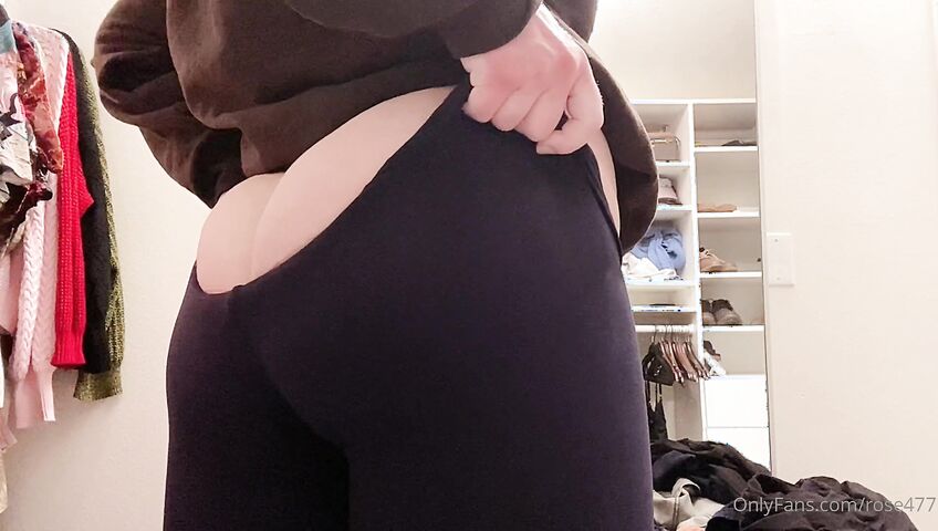 Rose ASMR - Showing off her hot bare naked ass