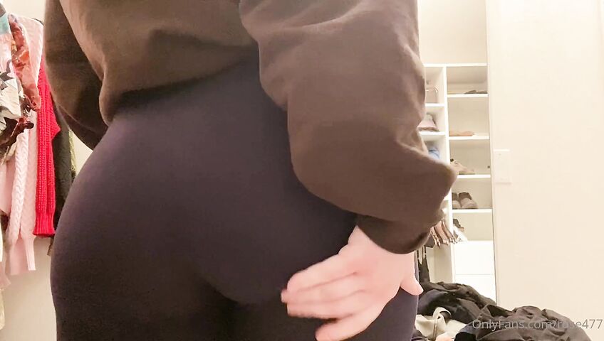 Rose ASMR - Showing off her hot bare naked ass