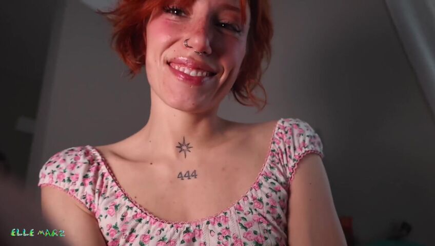 Elle Marz - Under Desk Support