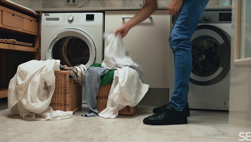 Hot Latina Resist - Ambar Lapiedra