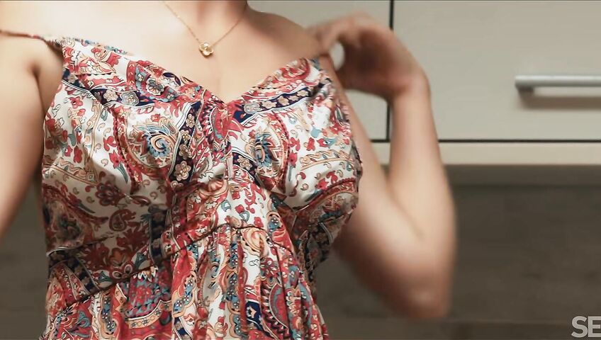 Hot Latina Resist - Ambar Lapiedra