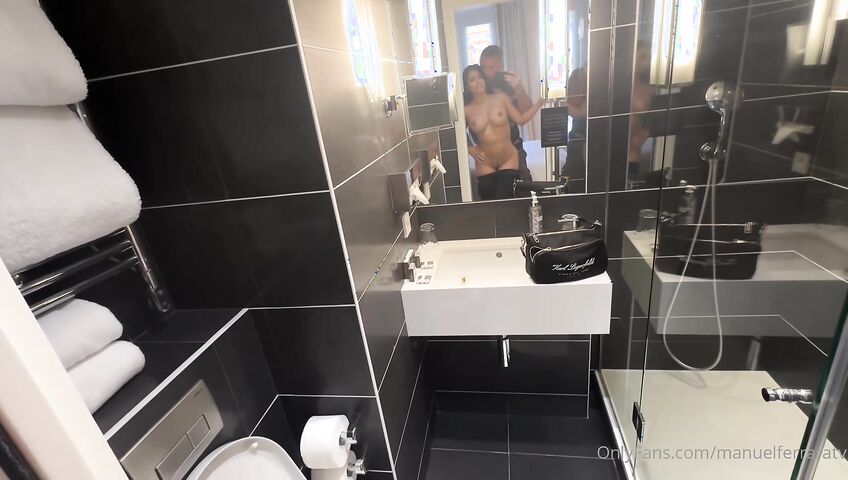 Sara Retali Vacation In Italy