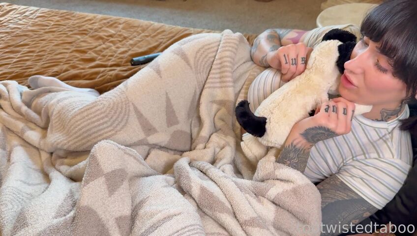 MissKittyQuinn | Tootwistedtaboo - Step Sis Swaps Step Bro For Stuffy