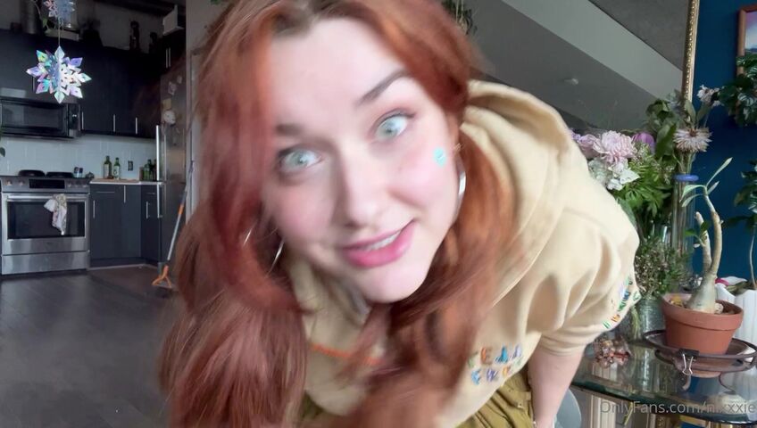 Nixxxie - CUMMM watch me masturbate with a dildo in front of my windows