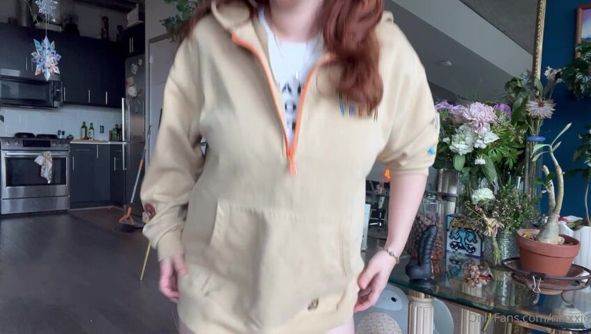 Nixxxie - CUMMM watch me masturbate with a dildo in front of my windows