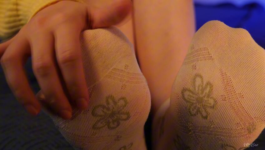 KittyKlaw ASMR - 19 March 2026 - Foot Scratching