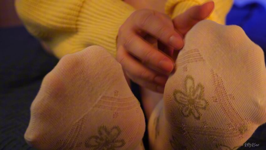 KittyKlaw ASMR - 19 March 2026 - Foot Scratching