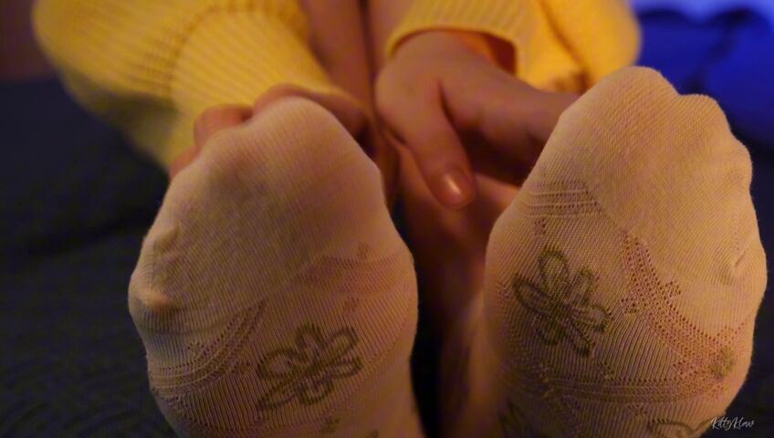 KittyKlaw ASMR - 19 March 2026 - Foot Scratching