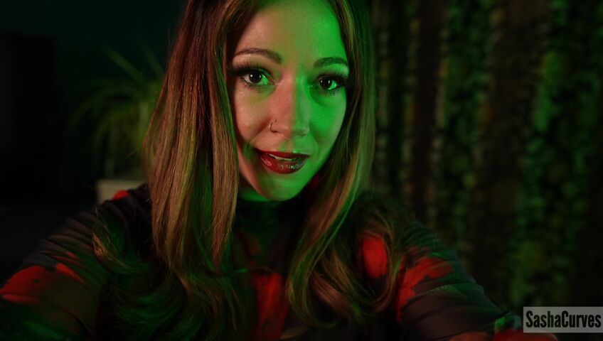 SashaCurves - Sister Squeezes You