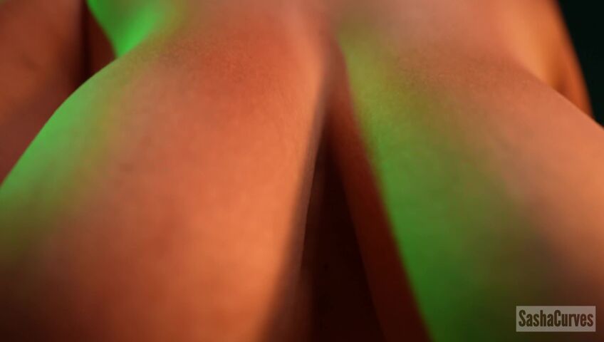 SashaCurves - Sister Squeezes You