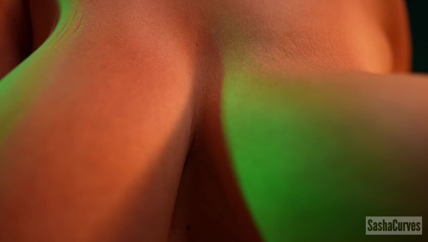 SashaCurves - Sister Squeezes You