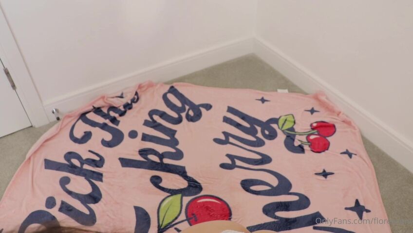 Florescent ASMR - 21 March 2026 - Rolling around touching myself everywhere while covered in oil ~ ASMR