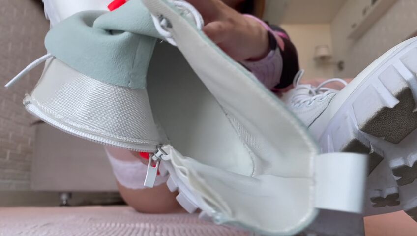 Trisha Moon - Toes In Stockings & Boots