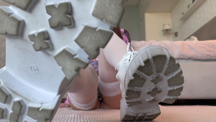 Trisha Moon - Toes In Stockings & Boots