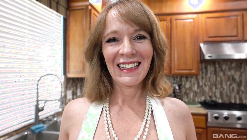 Cyndi Sinclair Housewife Mature MILF Blowjob