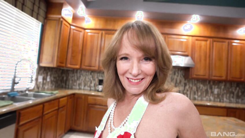 Cyndi Sinclair Housewife Mature MILF Blowjob