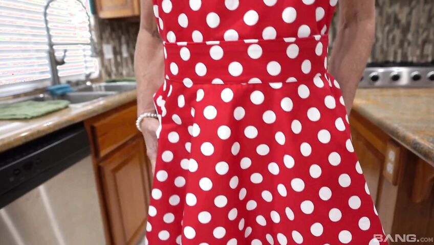 Cyndi Sinclair Housewife Mature MILF Blowjob