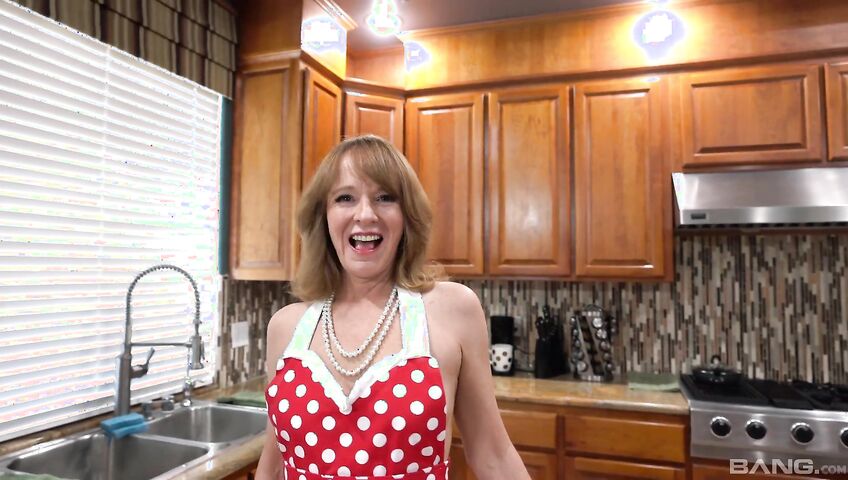 Cyndi Sinclair Housewife Mature MILF Blowjob