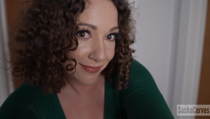 SashaCurves - Free Use Mom On The Family Vacation