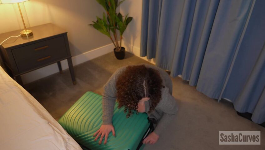 SashaCurves - Free Use Mom On The Family Vacation