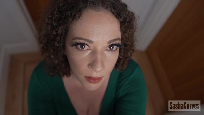 SashaCurves - Free Use Mom On The Family Vacation